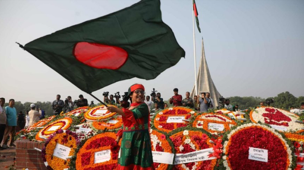 শ্রদ্ধার ফুলে বীর শহীদদের স্মরণ