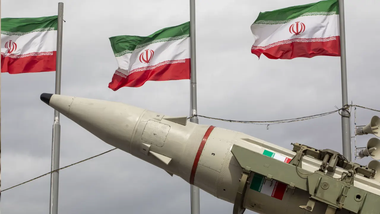 ইরানে সংবেদনশীল সামরিক তথ্য সংগ্রহের সময় গ্রেপ্তার ৩