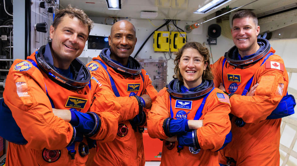 ৫৪ বছর পর আবারও চাঁদে যাচ্ছে মানুষ, আর্টেমিস টু’র ঐতিহাসিক যাত্রা