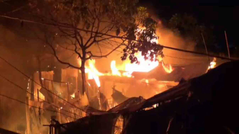 গাজীপুরে মিলগেট বস্তিতে ভয়াবহ আগুন