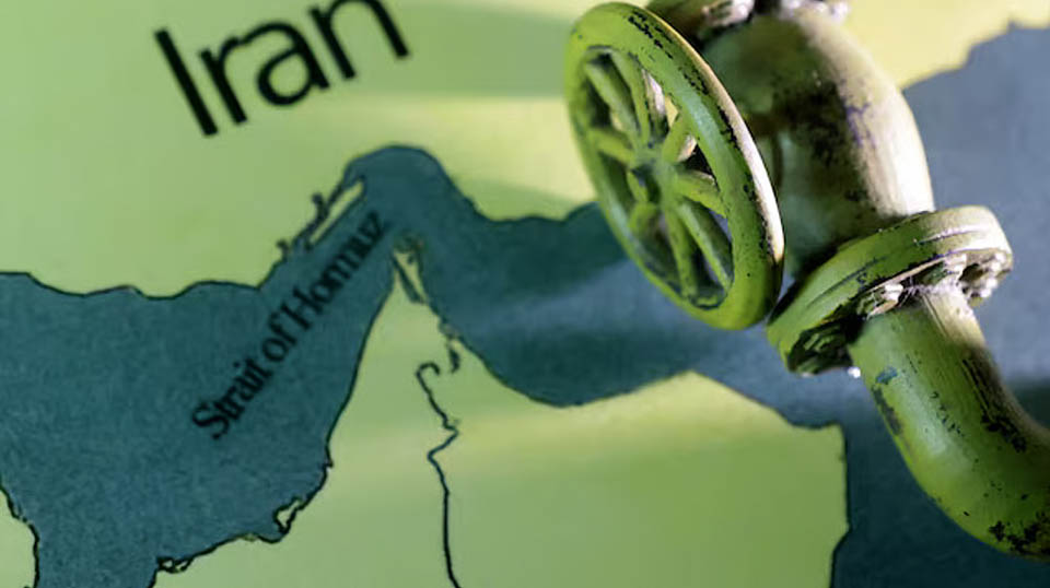 হরমুজ নিয়ে ধোঁয়াশা: যুদ্ধবিরতির মাঝেও উত্তেজনা, জাহাজ চলাচল অনিশ্চিত