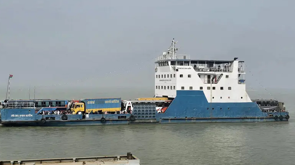 ঘন কুয়াশায় দৌলতদিয়া-পাটুরিয়া নৌরুটে দেড় ঘণ্টা ফেরি বন্ধ