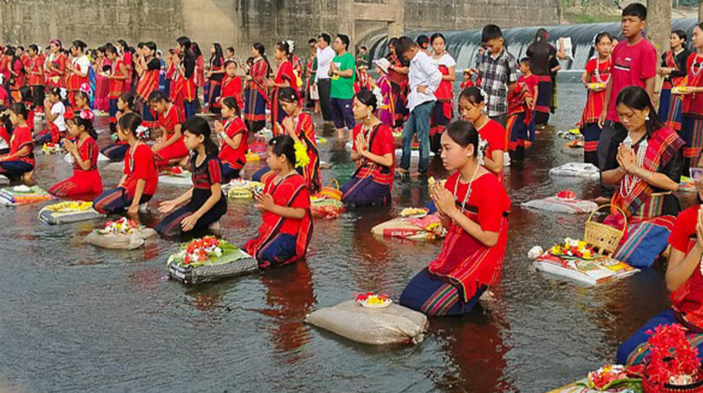 ফুল ভাসিয়ে শুরু হলো বিজু উৎসব