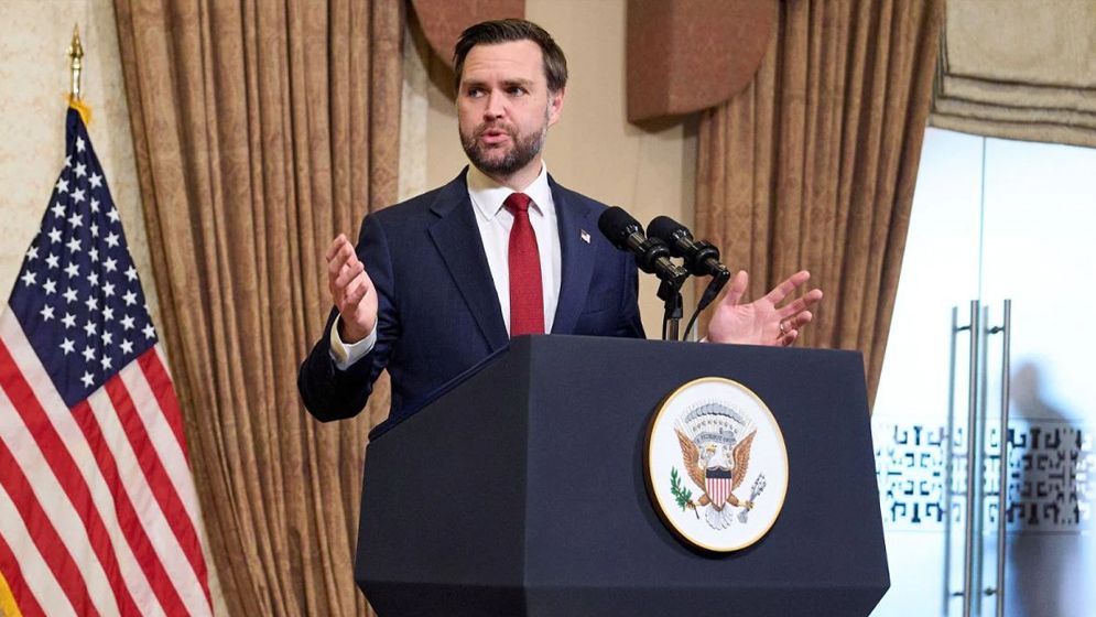 হরমুজে জাহাজ চলাচল বন্ধ করে ইরান ‘অর্থনৈতিক সন্ত্রাসবাদ’ চালাচ্ছে: জেডি ভ্যান্স