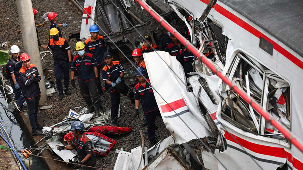 ইন্দোনেশিয়ায় ট্রেন দুর্ঘটনায় মৃত্যু ১৪