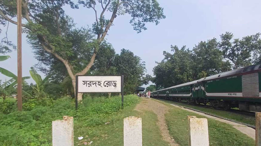 চারঘাটে স্বামীকে পিটিয়ে স্ত্রীকে তুলে নিয়ে ধর্ষণ, টাকাও লুট