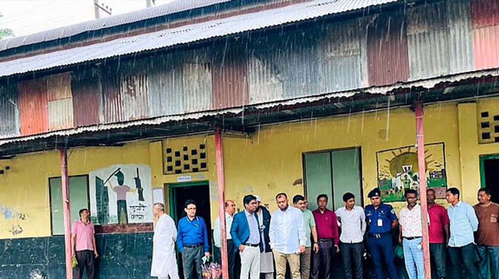 পরীক্ষাকেন্দ্রে পানি, কুমিল্লা সিটির প্রশাসককে পদক্ষেপ নেওয়ার নির্দেশ প্রধানমন্ত্রীর