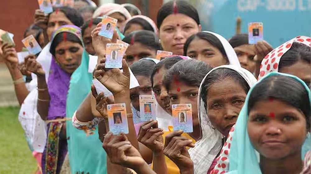 ভারতের চার রাজ্যে হাড্ডাহাড্ডি লড়াই, বুথফেরতে জমে উঠেছে সমীকরণ