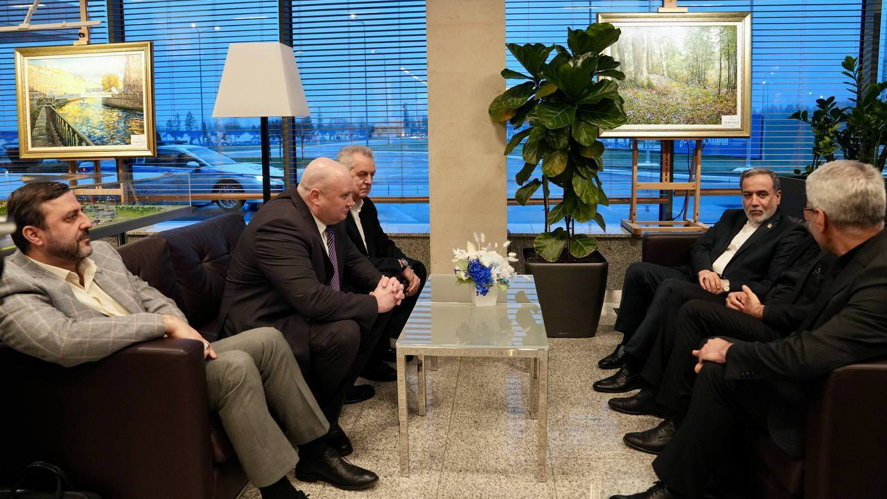 রাশিয়ার মাধ্যমে ‘কূটনৈতিক সুরক্ষা’ খুঁজছে ইরান