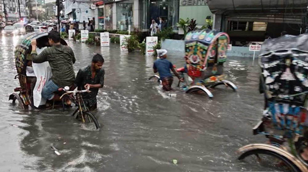 দেড় ঘণ্টার বৃষ্টিতে আবারও ডুবল চট্টগ্রামের কয়েক এলাকা