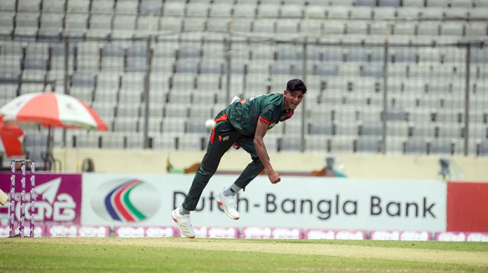 আইসিসির মাস সেরার তালিকায় নাহিদ রানা