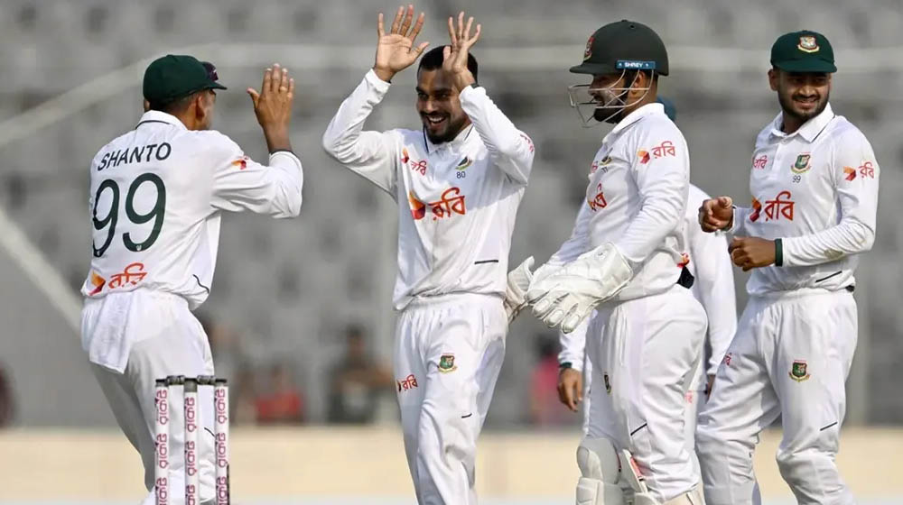 বাংলাদেশের ২৭ রানের লিড, মিরাজের ফাইফারে চাপে পাকিস্তান