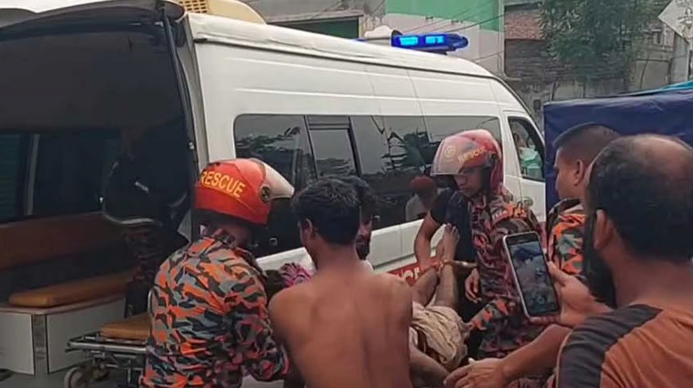 ঠাকুরগাঁওয়ে মোটরসাইকেল নিয়ন্ত্রণ হারিয়ে নিহত ২