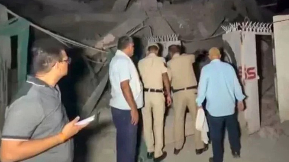 নয়াদিল্লিতে পাঁচতলা ভবন ধস, শতাধিক শিক্ষার্থী আটকা পড়ার শঙ্কা