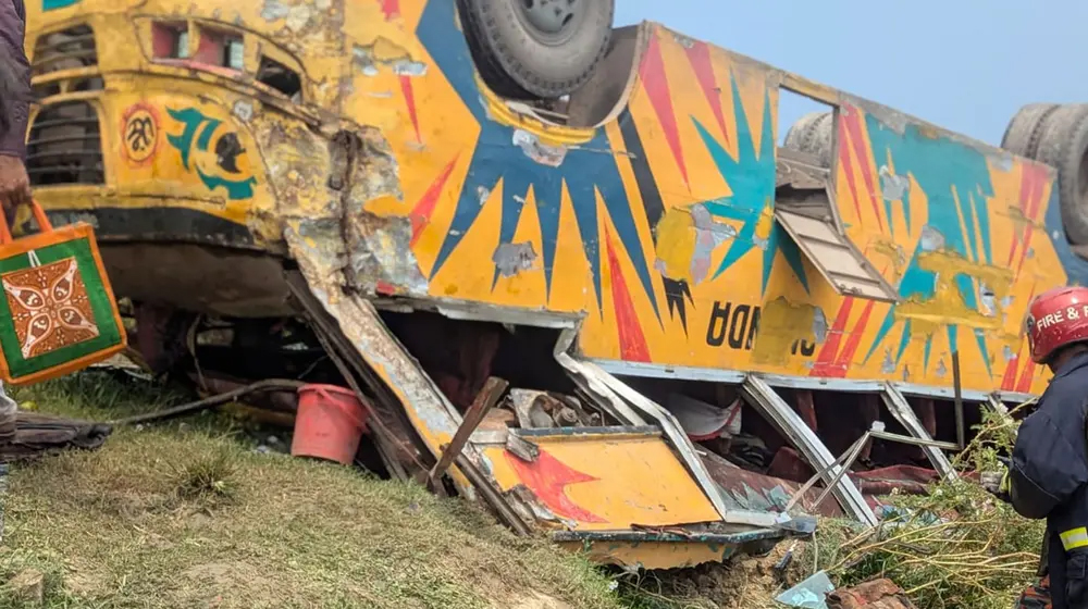 ব্রাহ্মণবাড়িয়ায় নিয়ন্ত্রণ হারিয়ে খাদে বাস, নিহত ৪