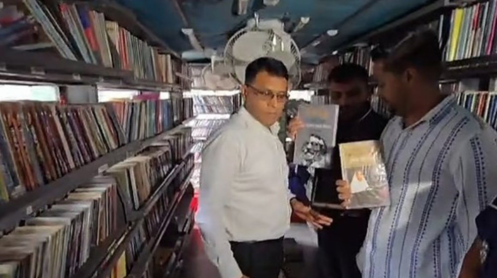 ভ্রাম্যমাণ লাইব্রেরি থেকে শেখ মুজিবুর রহমান ও হাসিনার বই সরিয়ে ফেলার নির্দেশ
