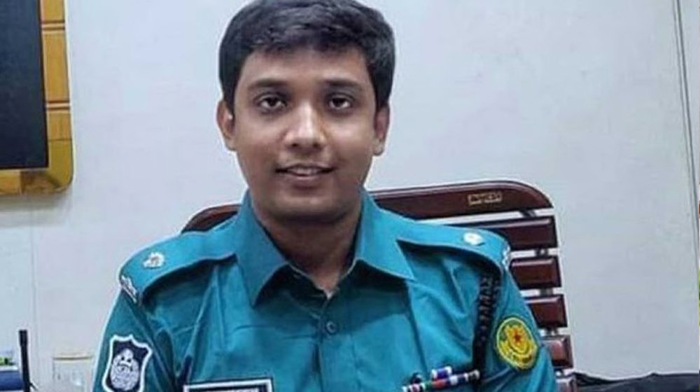 চাকরি খোয়ালেন সেই সাকলায়েন