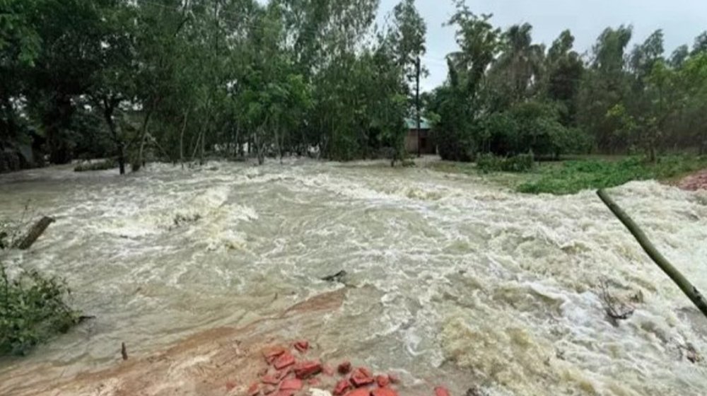 কক্সবাজারে বন্যা-পাহাড় ধসে আরও দুজনের প্রাণহানি