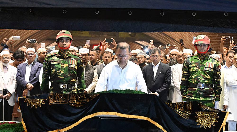 জানাজা শেষে সংসদের আঙিনায় সমাহিত জমির উদ্দিন সরকার
