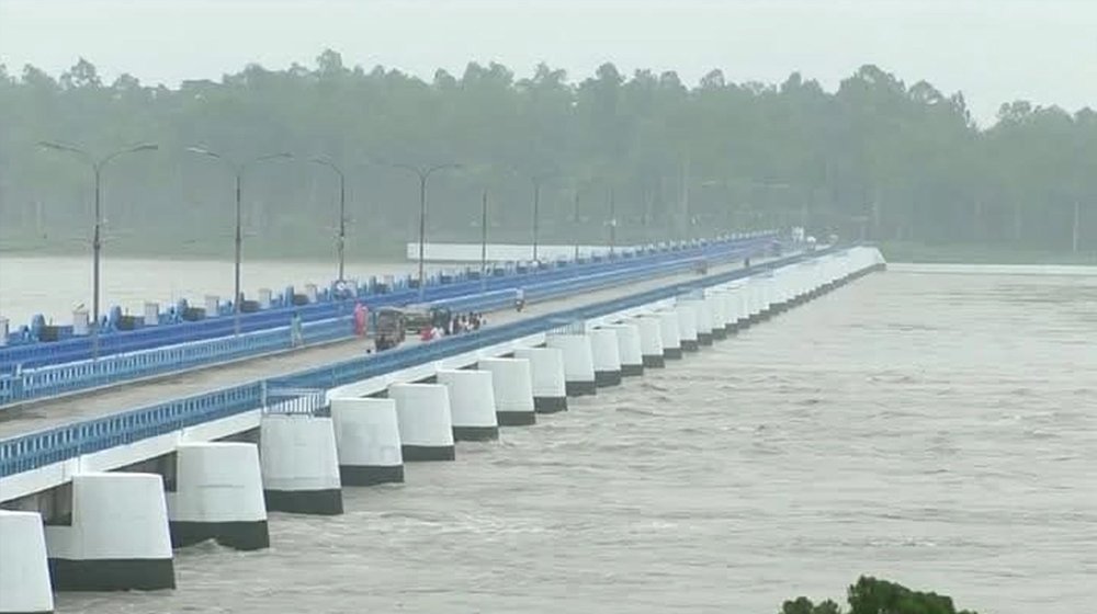 উজানের ঢল আর ভারি বৃষ্টিতে বাড়ছে তিস্তার পানি