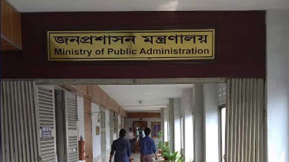 ৩২ ডিসিকে বাধ্যতামূলক অবসরে পাঠালো সরকার