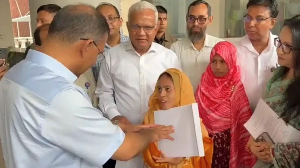 তিন প্রতিবন্ধী ব্যক্তির হাতে নিয়োগপত্র তুলে দিলেন প্রধানমন্ত্রী