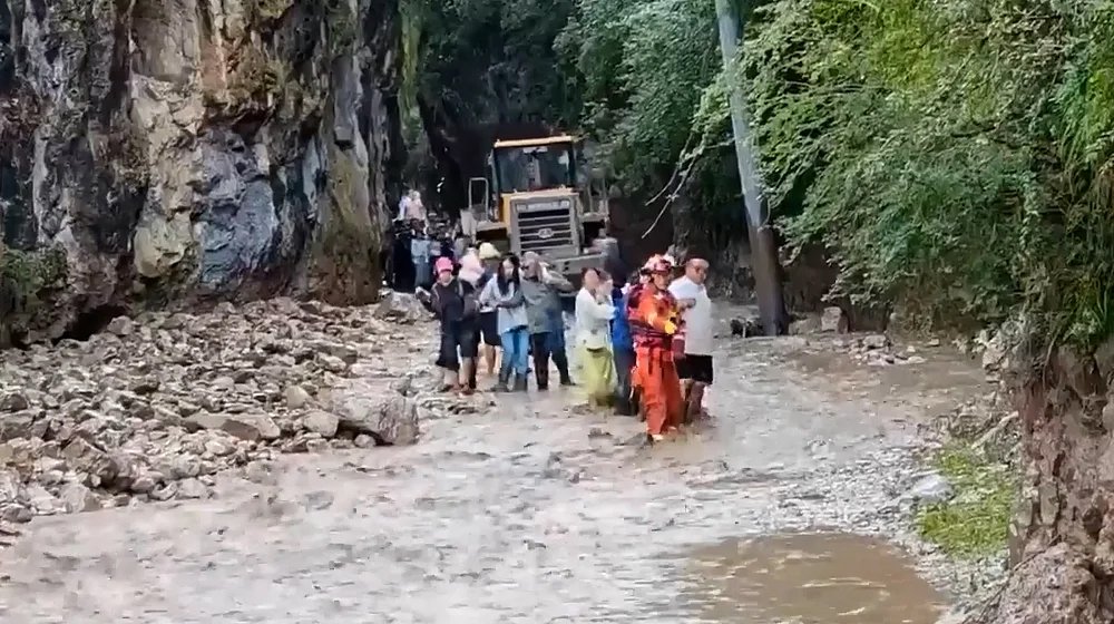 চীনের গানসু প্রদেশে আকস্মিক বন্যা, ভূমিধসে নিহত বেড়ে ২৫