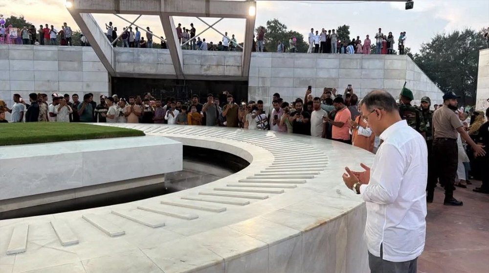 জিয়াউর রহমান ও বেগম খালেদা জিয়ার কবর জিয়ারত করলেন প্রধানমন্ত্রী