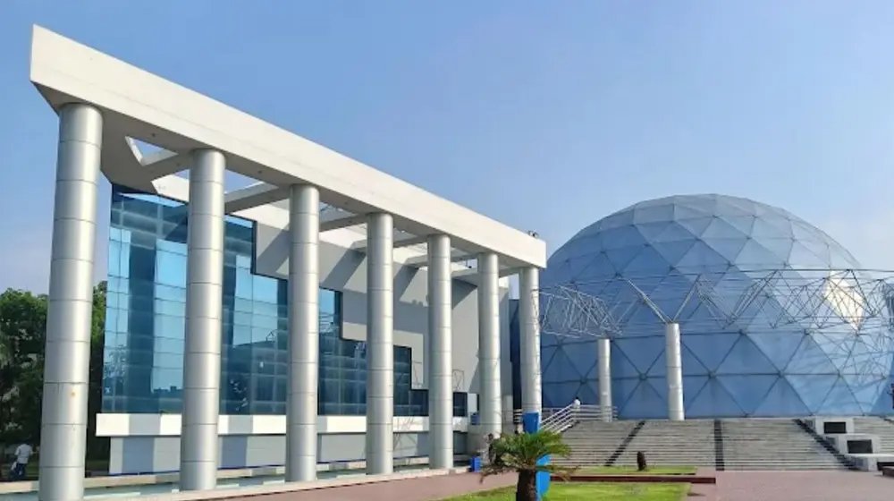 নভোথিয়েটারের সাবেক ডিজি আরশাদ উল্লাহ ও তার স্ত্রীর দেশত্যাগে নিষেধাজ্ঞা