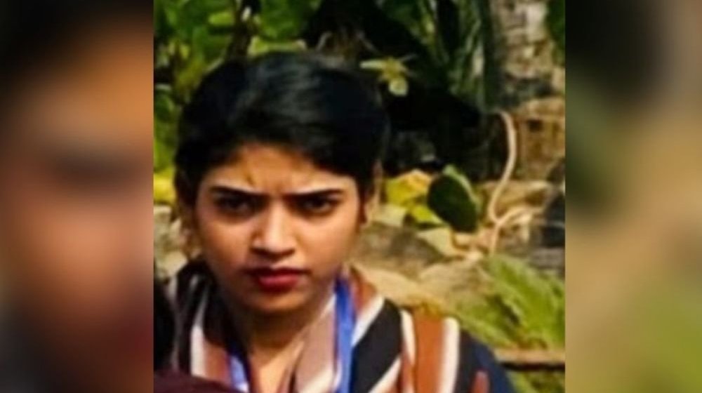জামালপুরে দুর্গন্ধ ছড়ানোর পর বাসা থেকে ছাত্রীর ঝুলন্ত লাশ উদ্ধার