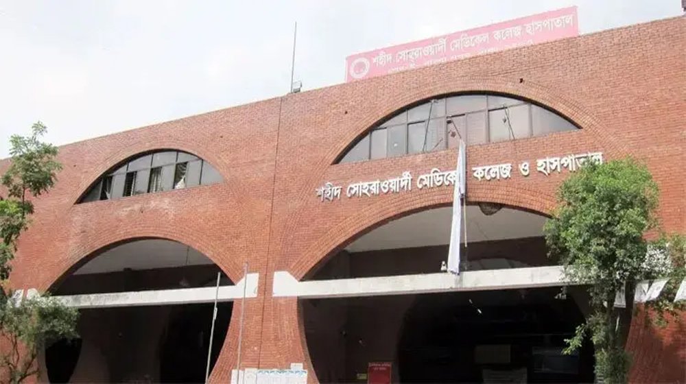 হাতে থাকা ব্যাগে ছিনতাইকারীর টান, রিকশা থেকে পড়ে শিক্ষিকার মৃত্যু