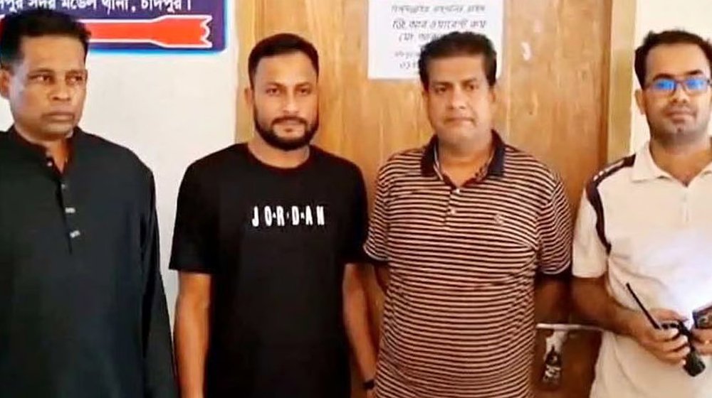 ‘আত্মগোপনে’ থাকা চাঁদপুরের স্বর্ণ ব্যবসায়ী পিন্টু দাস প্রতারণার মামলায় গ্রেপ্তার