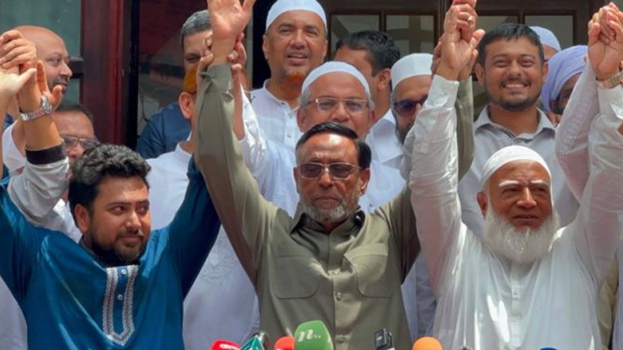 রাষ্ট্রপতি পদে ১১ দলীয় ঐক্যের মনোনয়নপত্র সংগ্রহ