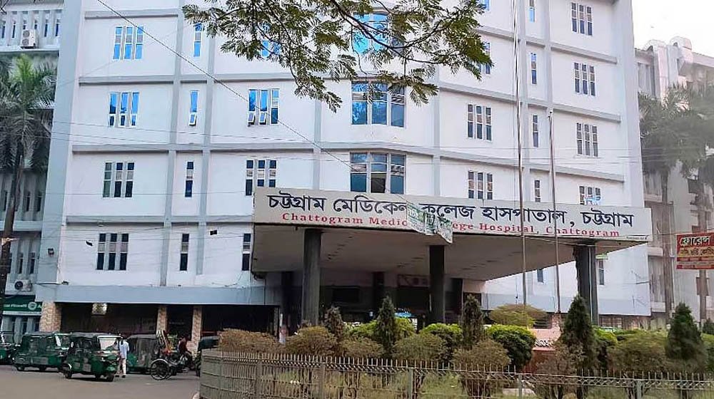 কক্সবাজার থেকে ফেরার পথে পিকআপের ধাক্কায় প্রাণ গেল দুই বন্ধুর