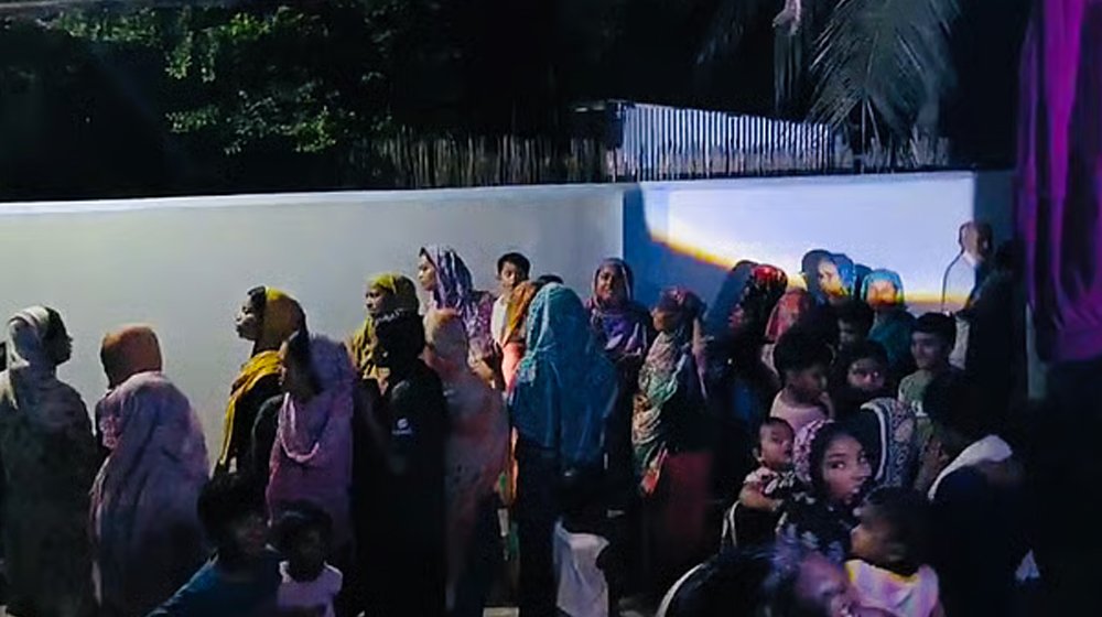 ঘরে ঢুকে প্রবাসীর স্ত্রীকে কুপিয়ে হত্যা, আইফোন নিয়ে চম্পট