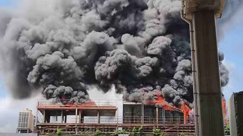 মহাখালীতে ব্রিটিশ টোব্যাকোর পুরোনো ভবনে আগুন