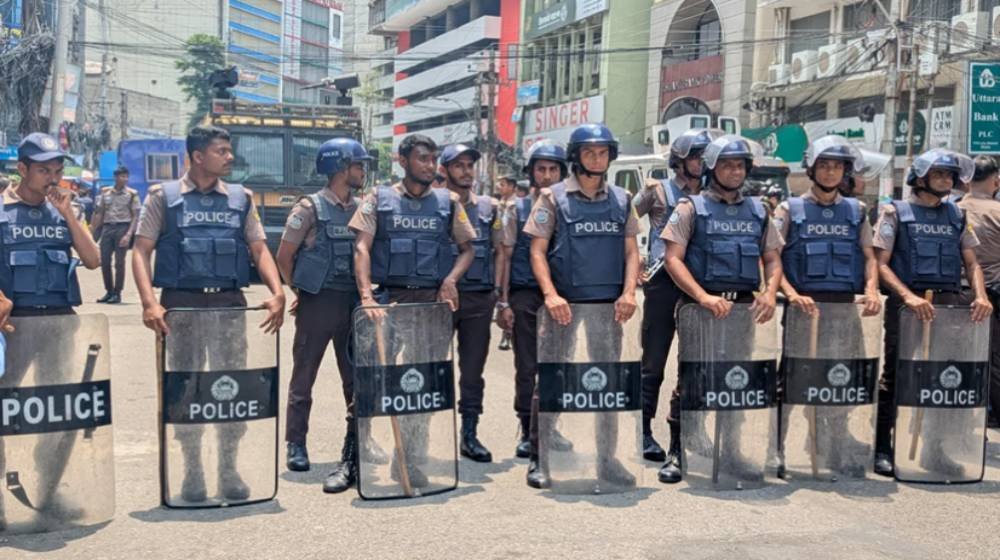 ইসলামী ব্যাংক টাওয়ারের সামনে দুপক্ষের সংঘর্ষ ও ধাওয়া-পাল্টাধাওয়া