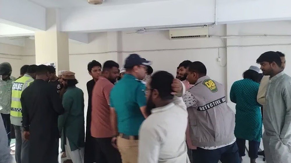তেজগাঁও কলেজ মসজিদে ‘গোপন বৈঠক’, জঙ্গি সন্দেহে আটক ২৩