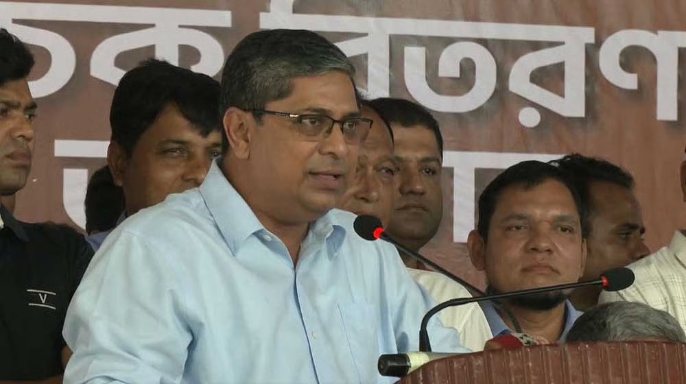 একটি দলের অভিনয় দেখতে দেখতে আমরা অস্থির: মীর শাহে আলম