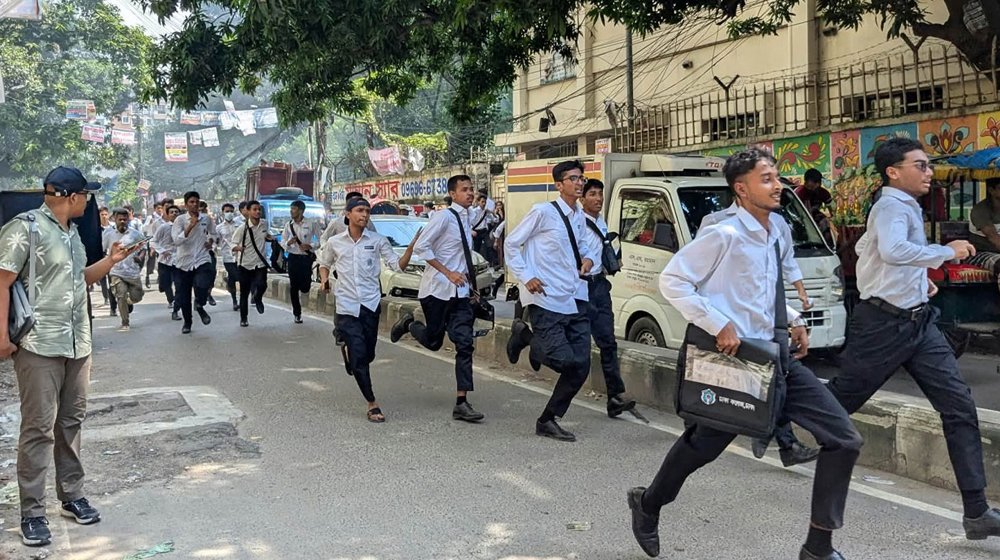 ঢাকা কলেজ ও আইডিয়াল কলেজের শিক্ষার্থীদের মধ্যে ভয়াবহ সংঘর্ষ