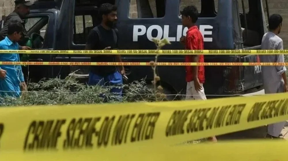 পাকিস্তানে ট্রাফিক পুলিশের গাড়িতে বন্দুক হামলা, নিহত ৩