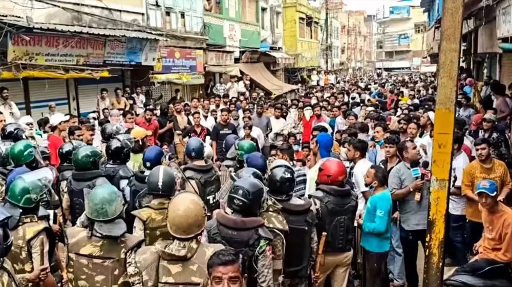 ভারতে মসজিদ ভাঙা নিয়ে বিক্ষোভ, পুলিশের সঙ্গে তীব্র সংঘর্ষ