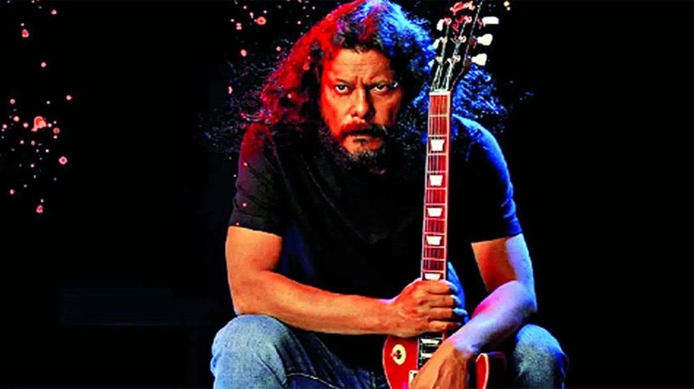 সংগীতে আর্থিক মূল্যায়ন কমেছে, টিকে থাকতে মঞ্চই ভরসা