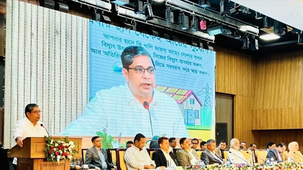 নিজ বাসভবনের ছাদের সৌরবিদ্যুৎ থেকে জাতীয় গ্রিডে ১২শ’ ইউনিট দিয়েছেন প্রধানমন্ত্রী: মীর শাহে আলম