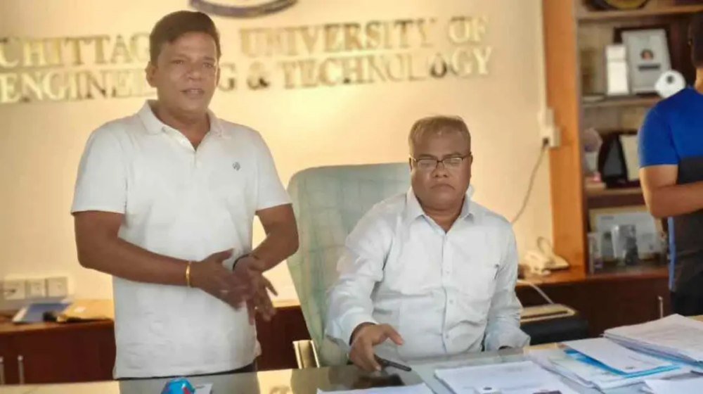 চুয়েটে ২২ ঘণ্টা ধরে অবরুদ্ধ ভিসি, উদ্ধারের আকুতি