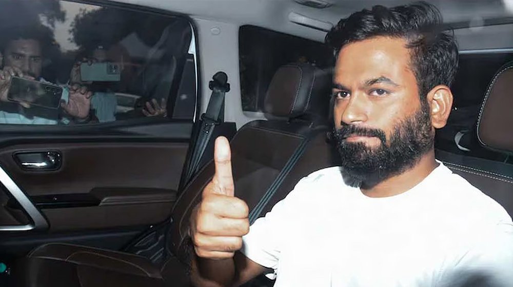 আদালতের নির্দেশে ‘মুচলেকা’ সই করে মুক্তি পেলেন অভিজিৎ দীপকে